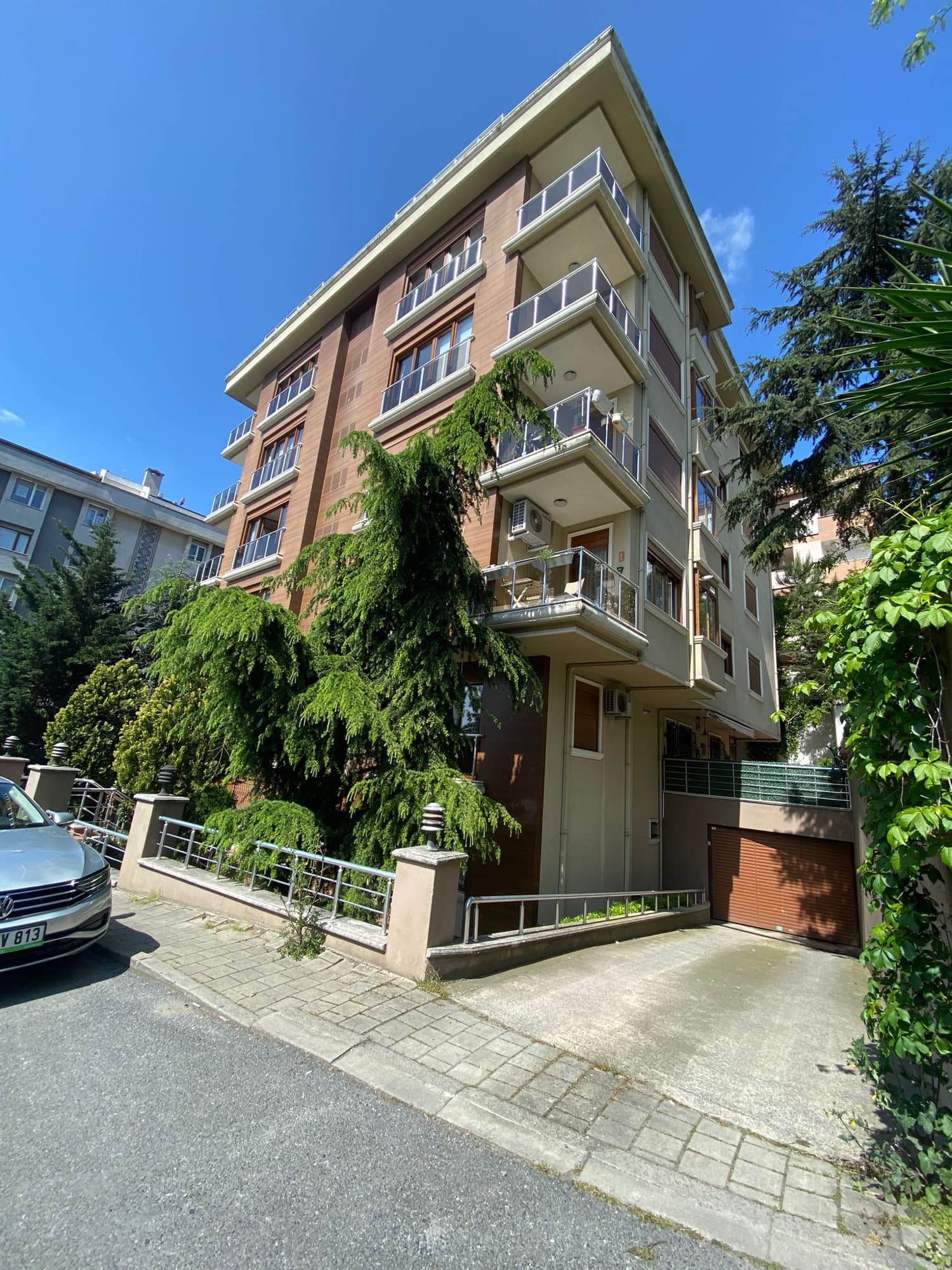 ACIBADEM BALÖZÜ SOKAK KORU APARTMANI 12 DAİRE